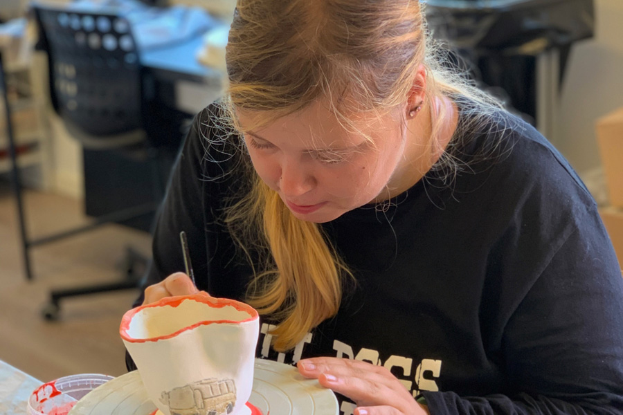 Keramikkunst i kreativ linje