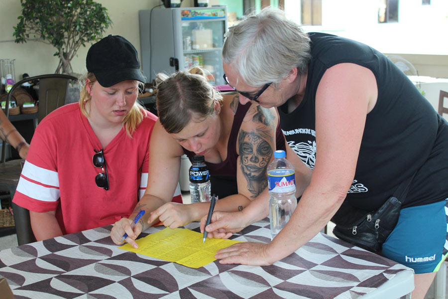 Vi løser en skattejagtsopgave på studierejse til Filippinerne i 2019